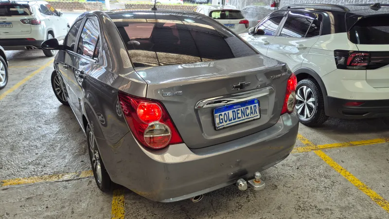 Chevrolet Sonic Sedan Cinza