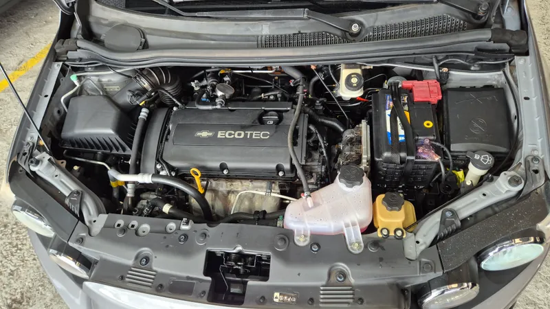 Chevrolet Sonic Sedan Cinza
