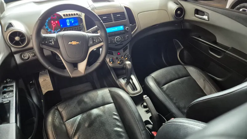 Chevrolet Sonic Sedan Cinza