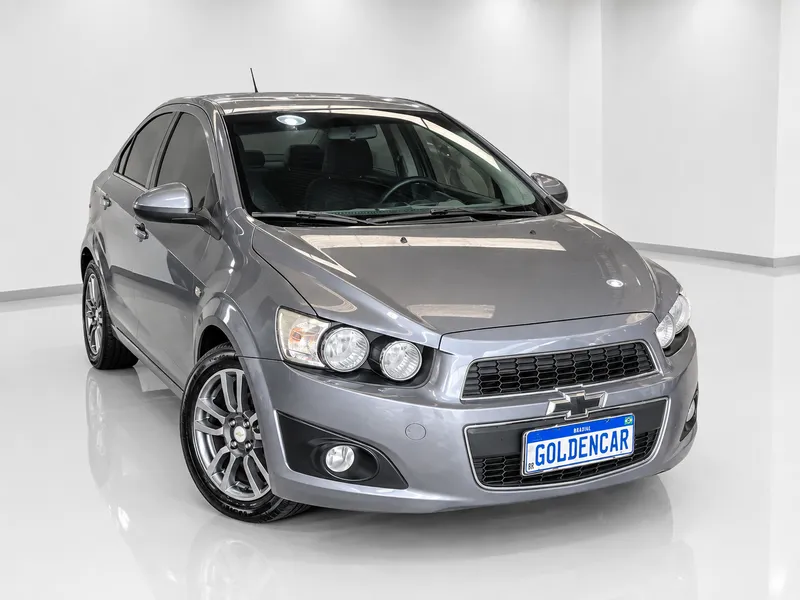 Chevrolet Sonic Sedan Cinza