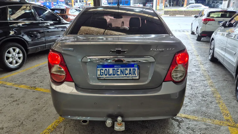 Chevrolet Sonic Sedan Cinza