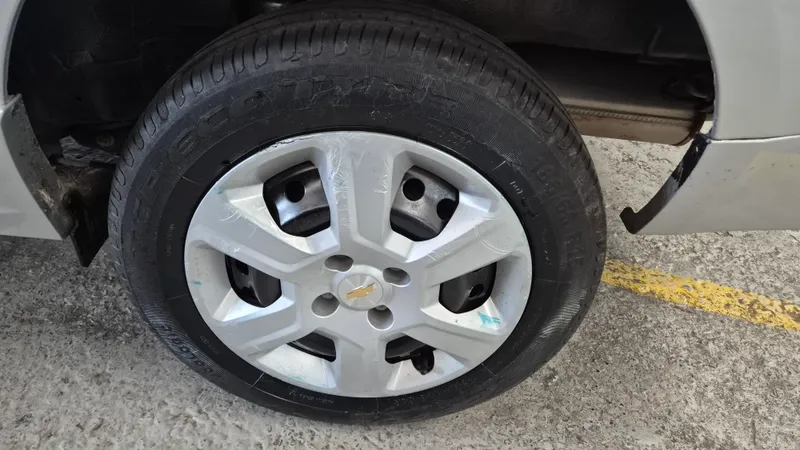 Chevrolet Montana Prata