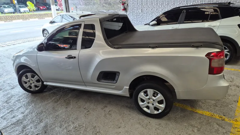 Chevrolet Montana Prata