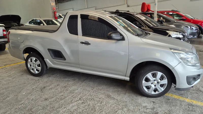 Chevrolet Montana Prata