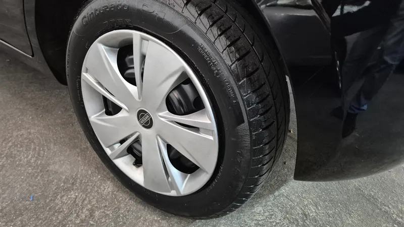 Nissan March Preto