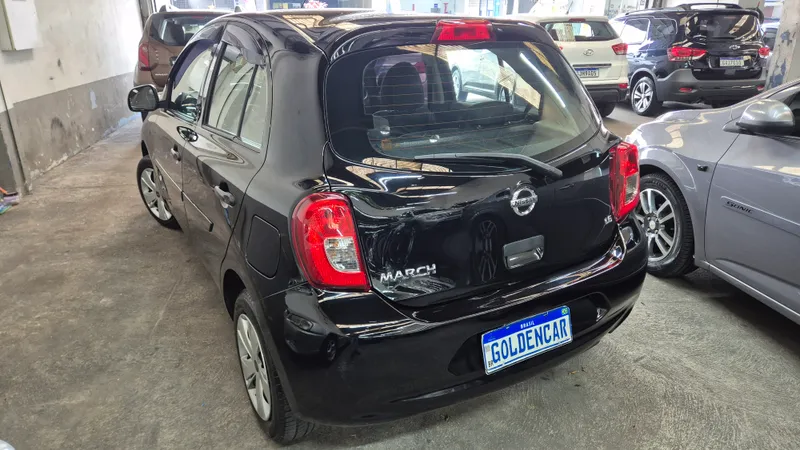 Nissan March Preto