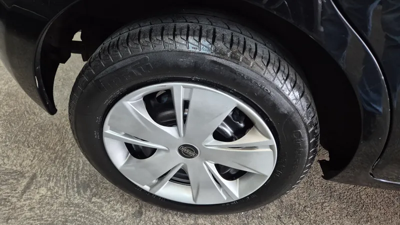 Nissan March Preto