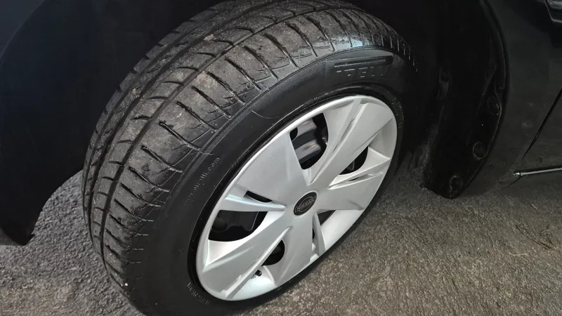Nissan March Preto