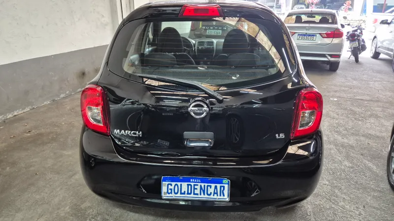 Nissan March Preto
