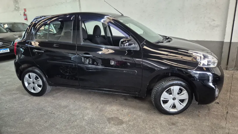 Nissan March Preto