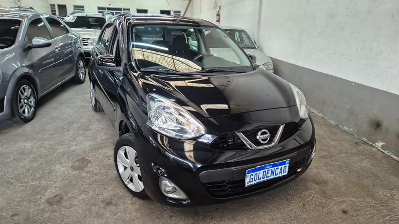 Nissan March Preto