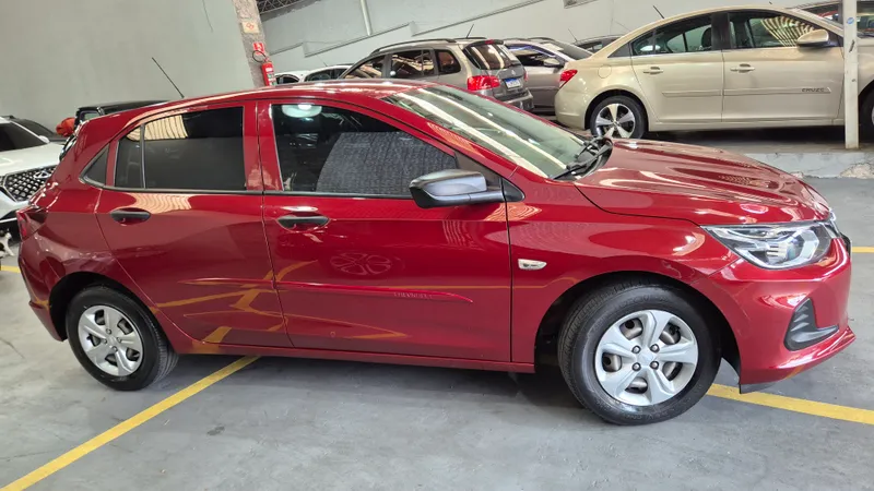 Chevrolet Onix Vermelho