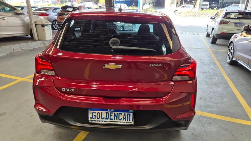 Chevrolet Onix Vermelho