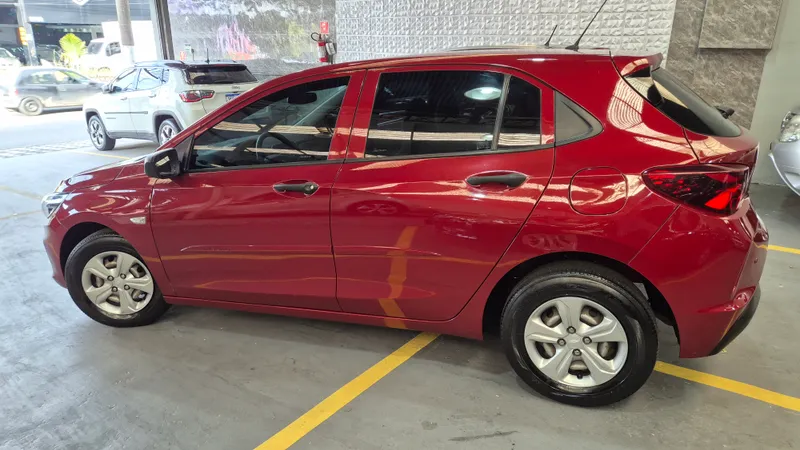 Chevrolet Onix Vermelho