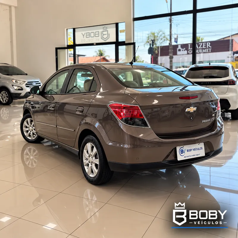 Chevrolet Prisma Marrom