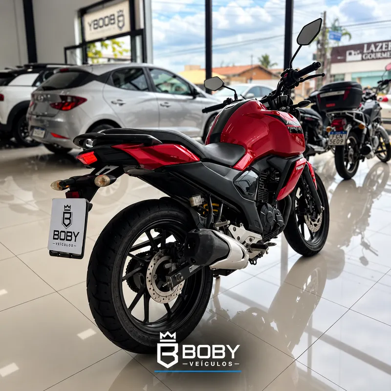 Yamaha FZ15 Vermelho