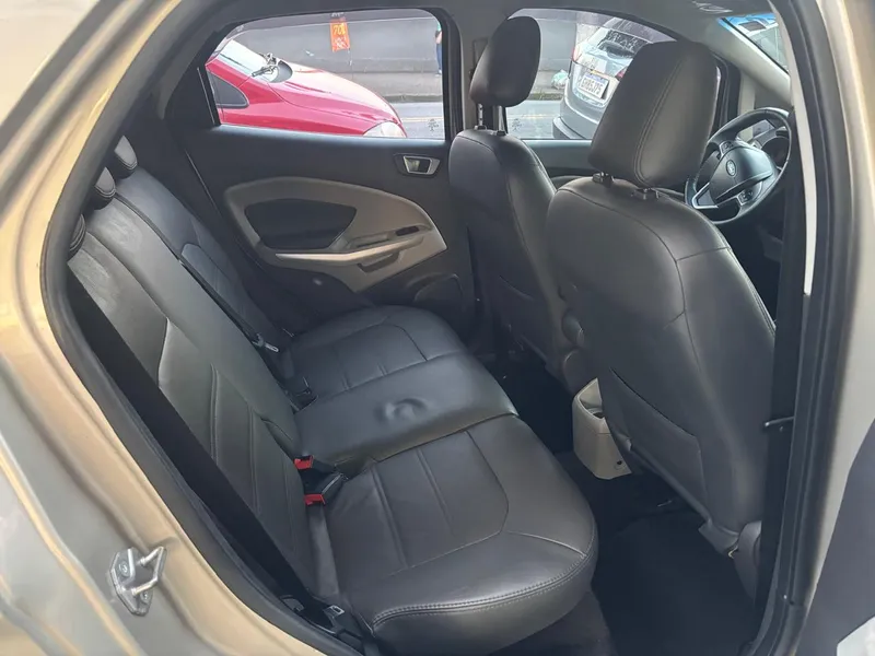 Ford EcoSport Prata