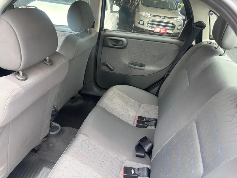 Chevrolet Corsa Sedan Cinza
