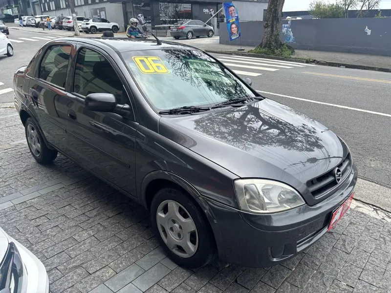 Chevrolet Corsa Sedan Cinza