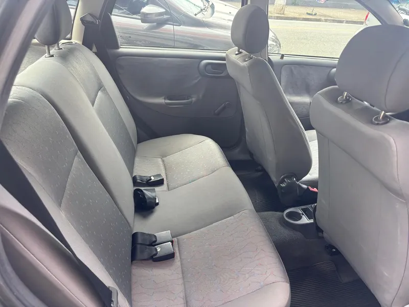 Chevrolet Corsa Sedan Cinza