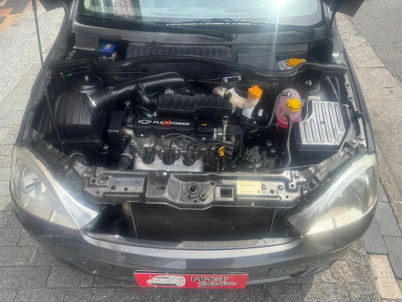 Chevrolet Corsa Sedan Cinza