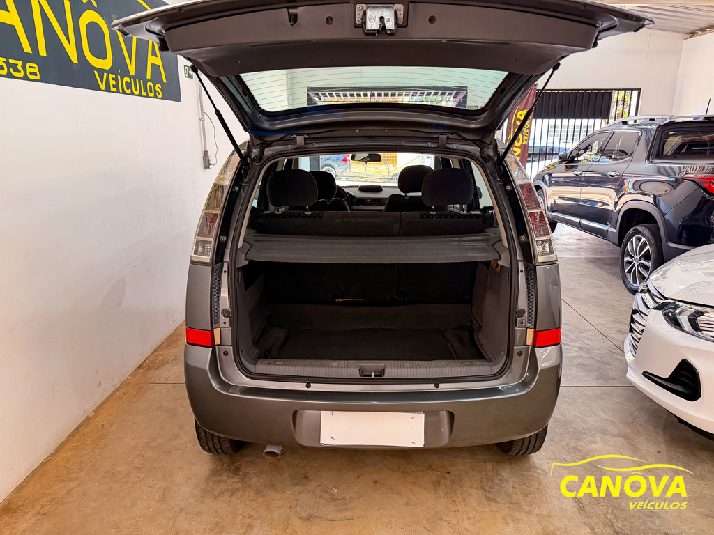 Chevrolet Meriva Cinza