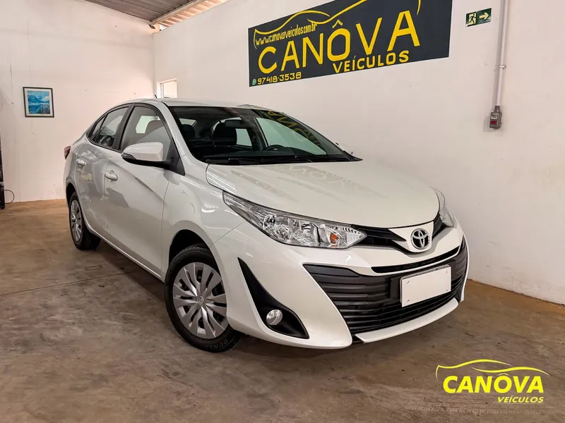 Toyota Yaris Sedan Branco