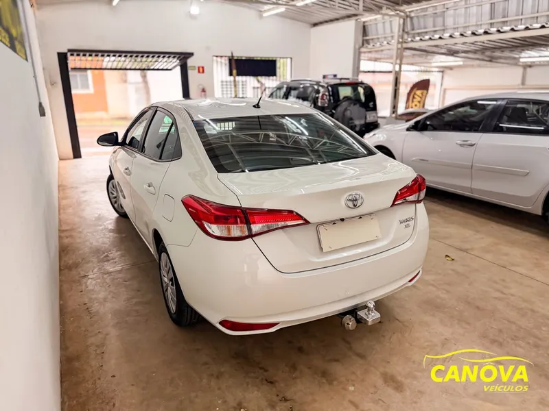 Toyota Yaris Sedan Branco