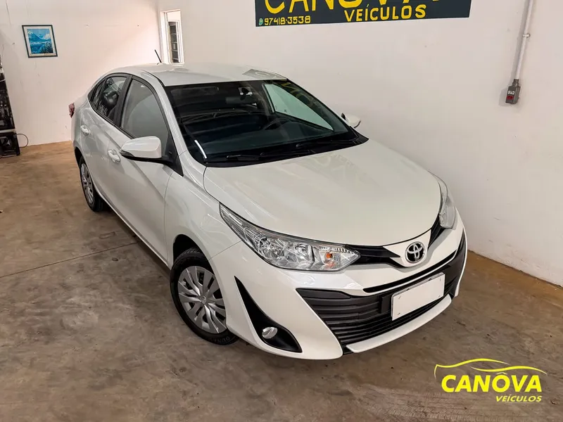 Toyota Yaris Sedan Branco