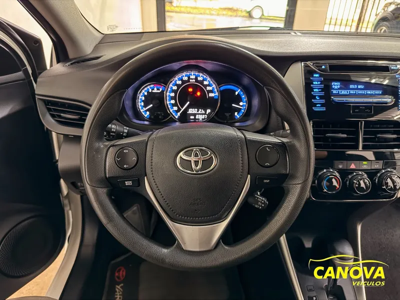 Toyota Yaris Sedan Branco