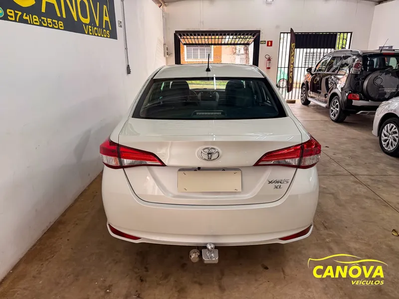 Toyota Yaris Sedan Branco