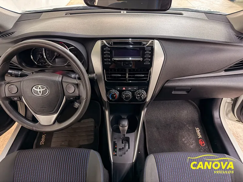 Toyota Yaris Sedan Branco