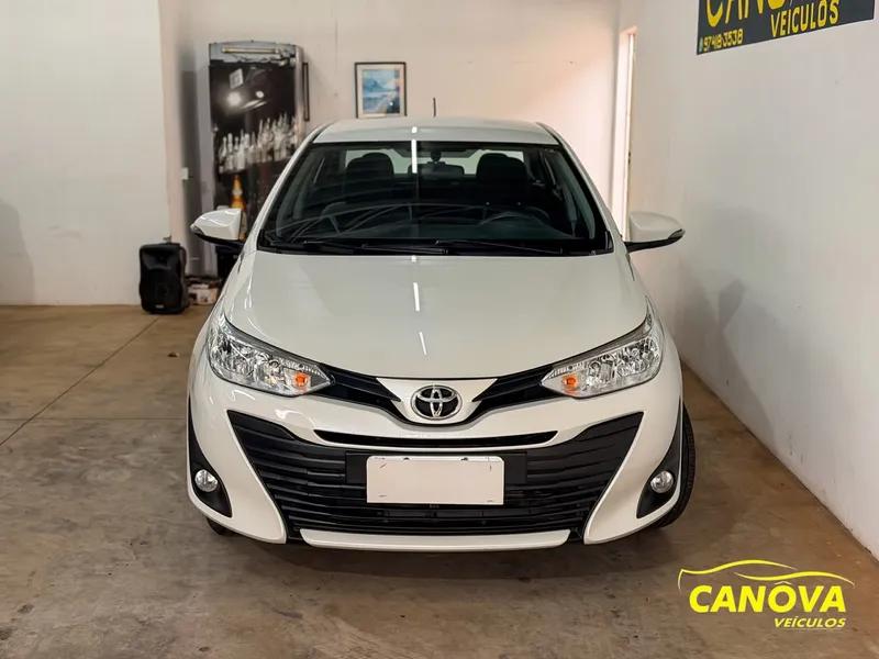 Toyota Yaris Sedan Branco