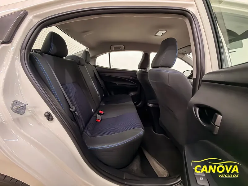 Toyota Yaris Sedan Branco