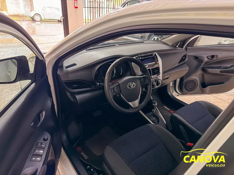 Toyota Yaris Sedan Branco