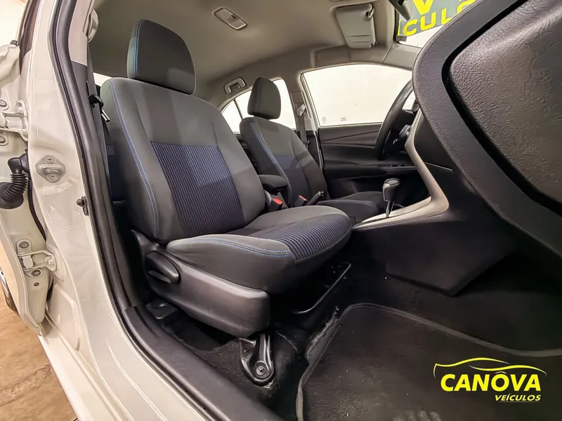 Toyota Yaris Sedan Branco