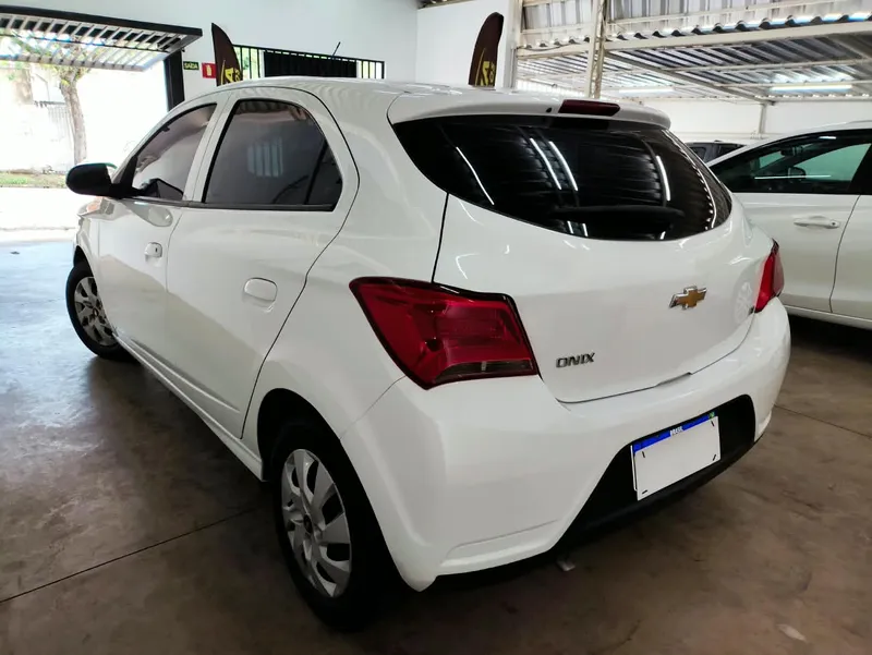Chevrolet Onix Branco