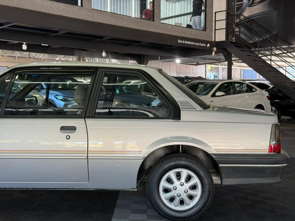 Chevrolet Monza Prata