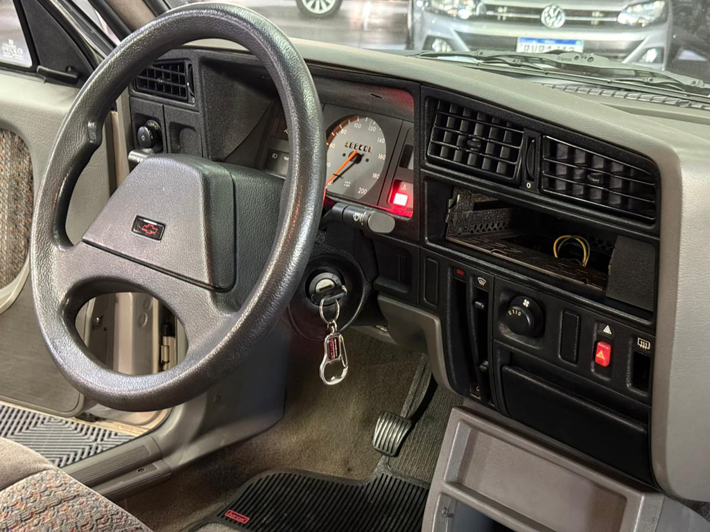 Chevrolet Monza Prata