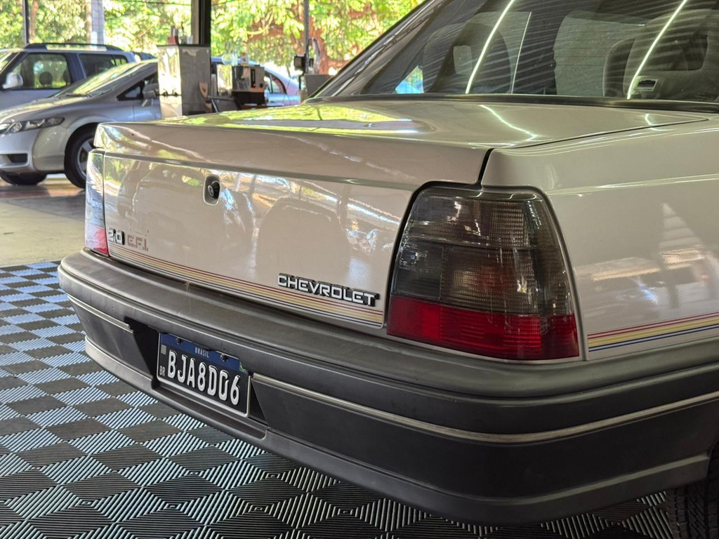 Chevrolet Monza Prata