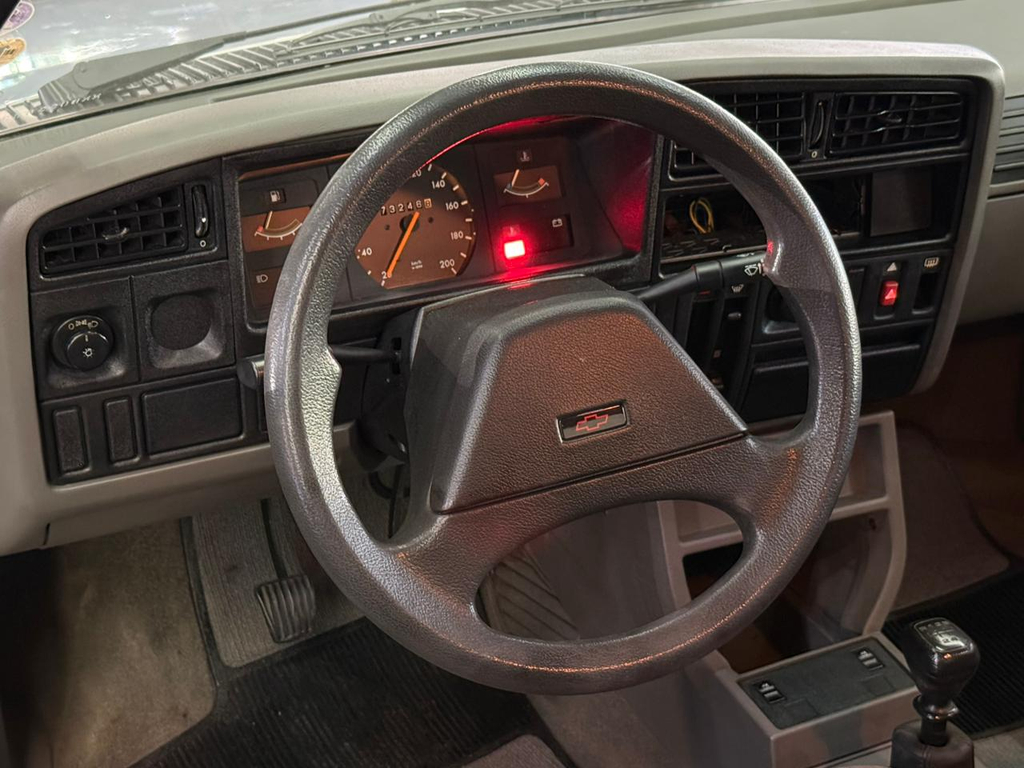 Chevrolet Monza Prata