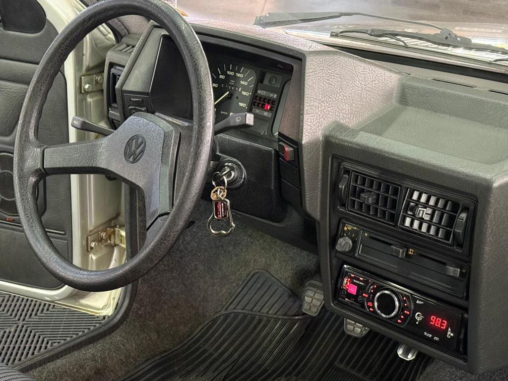 Volkswagen Voyage Prata