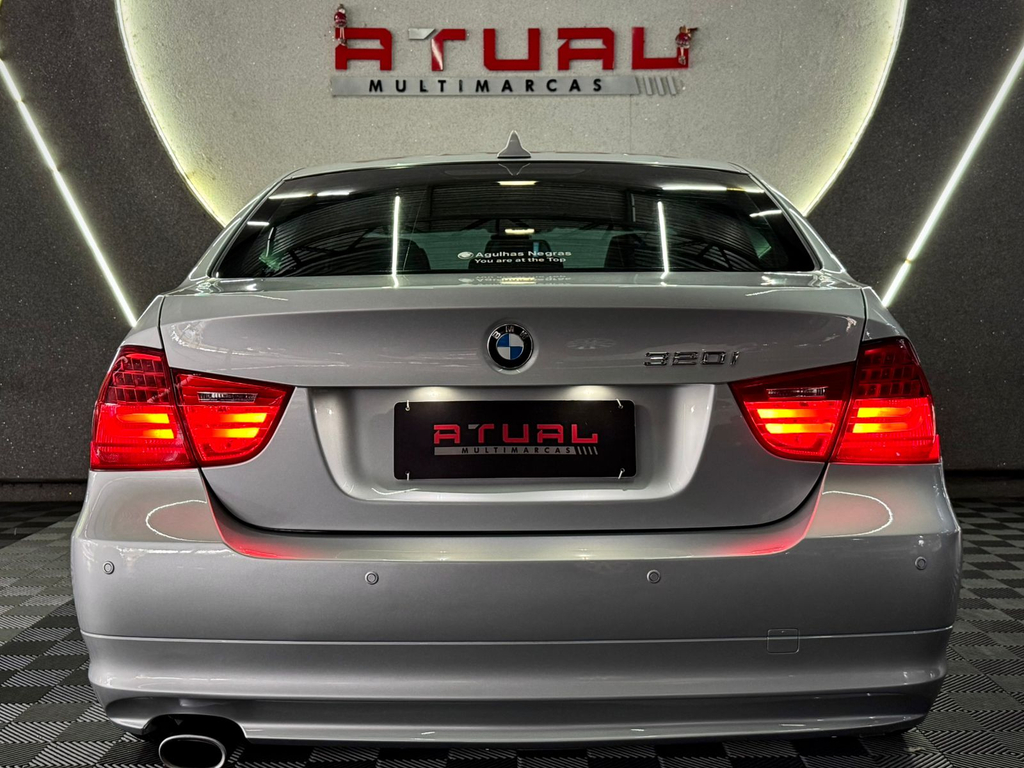 BMW 320i Prata