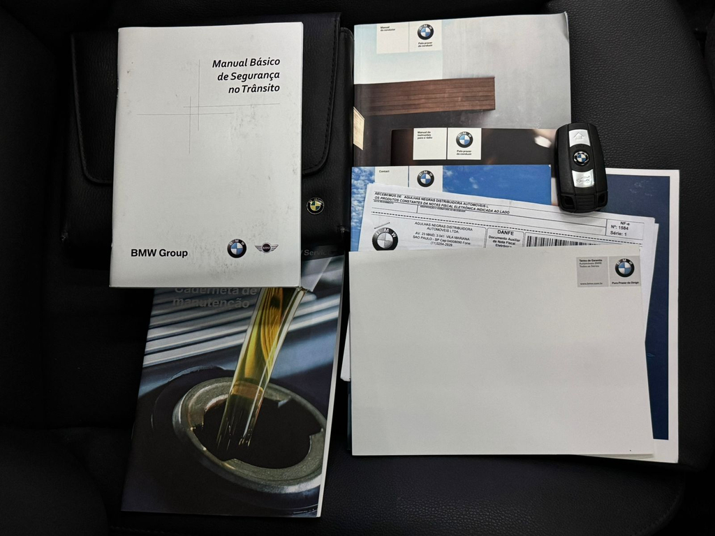 BMW 320i Prata