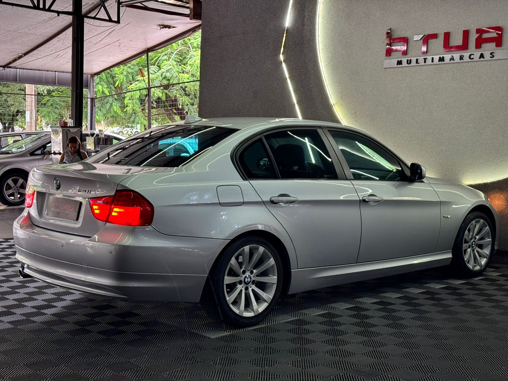 BMW 320i Prata