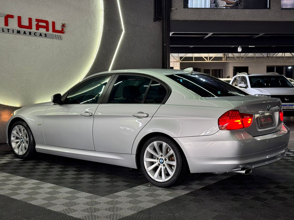 BMW 320i Prata