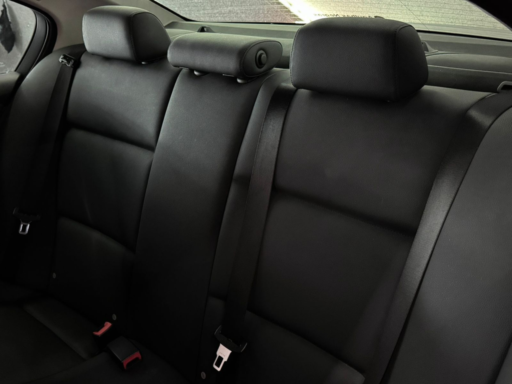 BMW 320i Prata