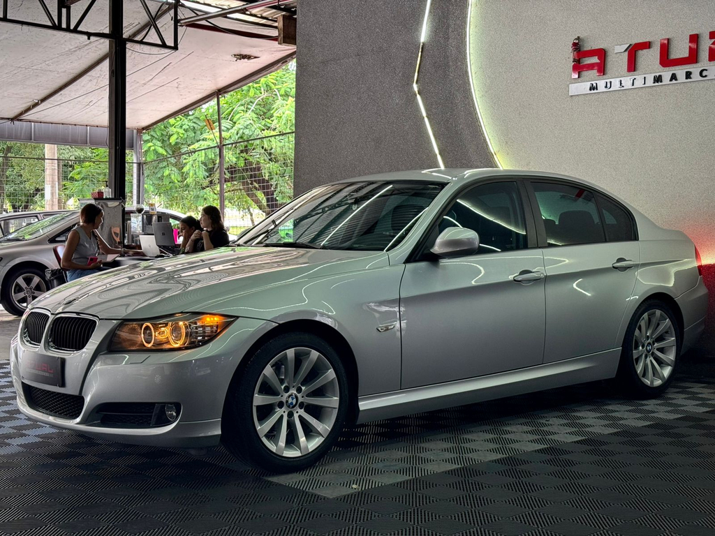 BMW 320i Prata