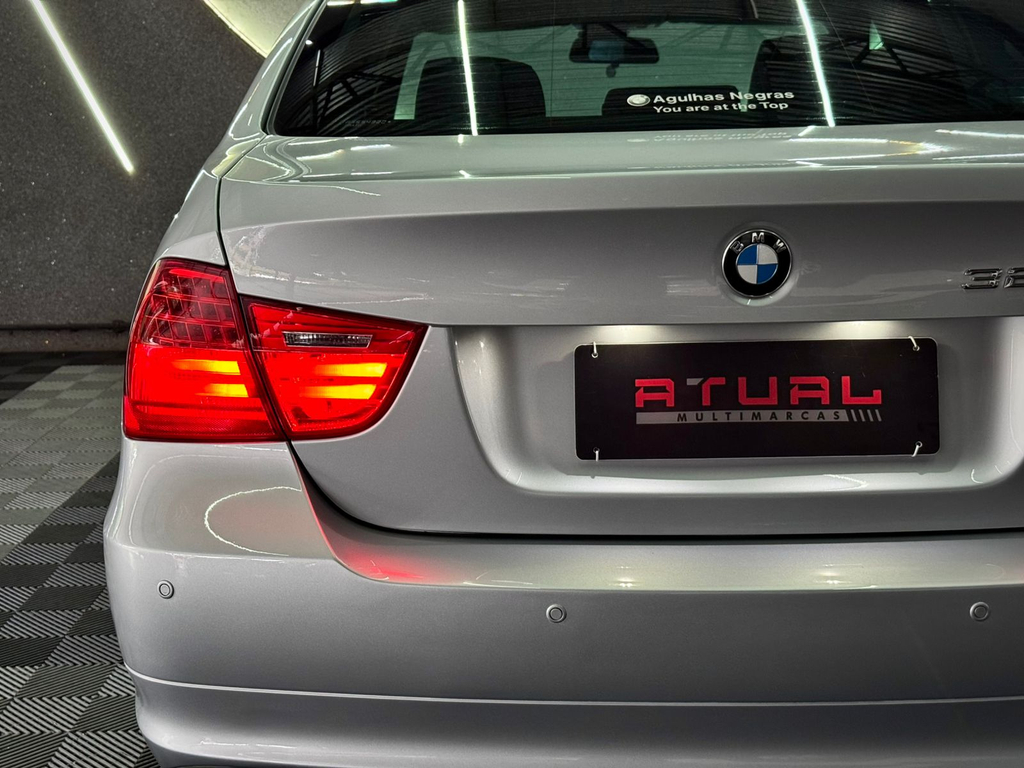 BMW 320i Prata