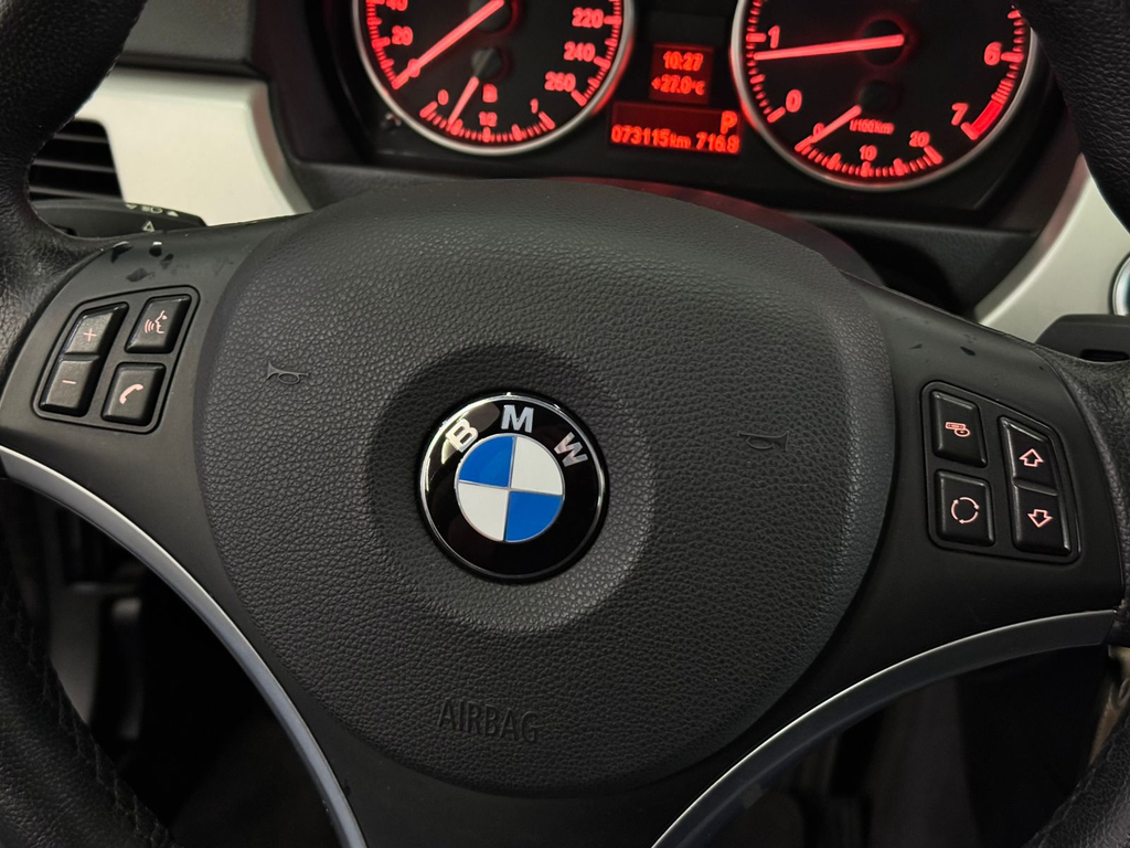 BMW 320i Prata